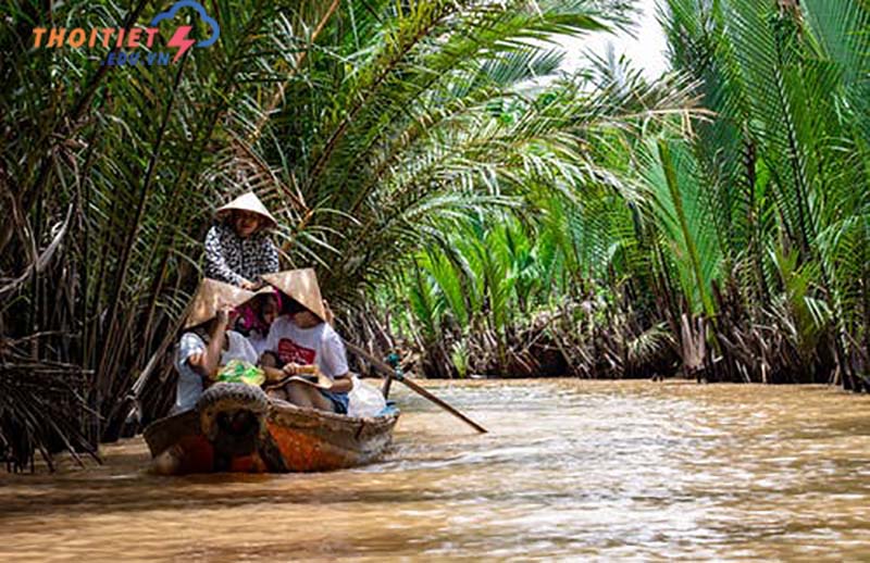 Con người trên sống Mê Công