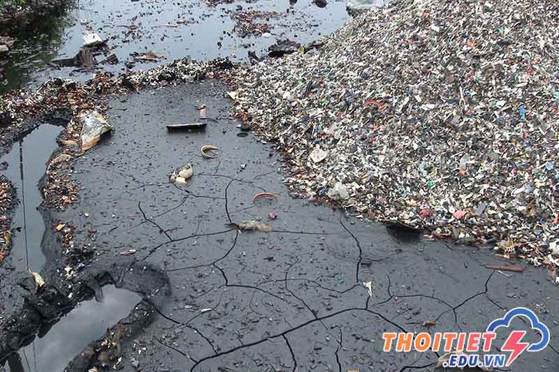 các nguyên nhân gây ô nhiễm môi trường đất